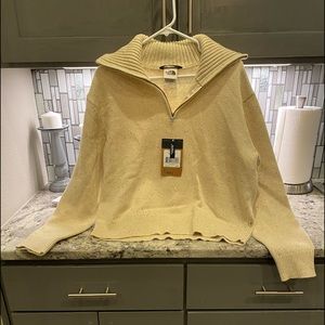 New north face pullover half zip sweater